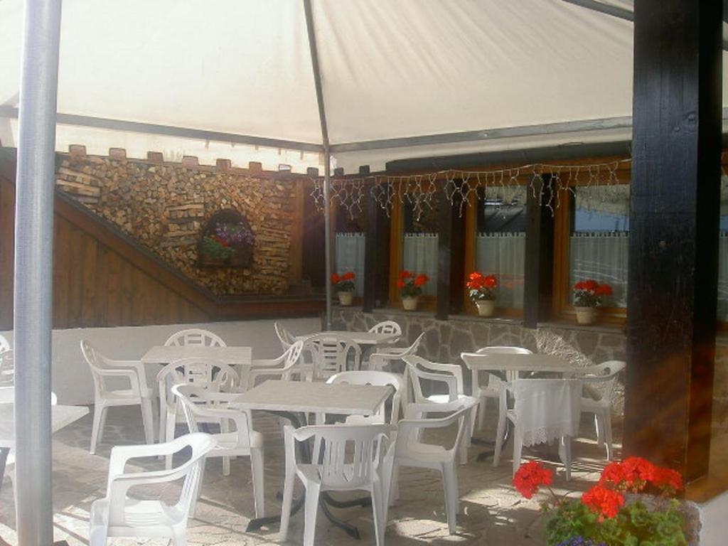 Restaurace v ubytování Residence Lores 2 - Go Vacanze