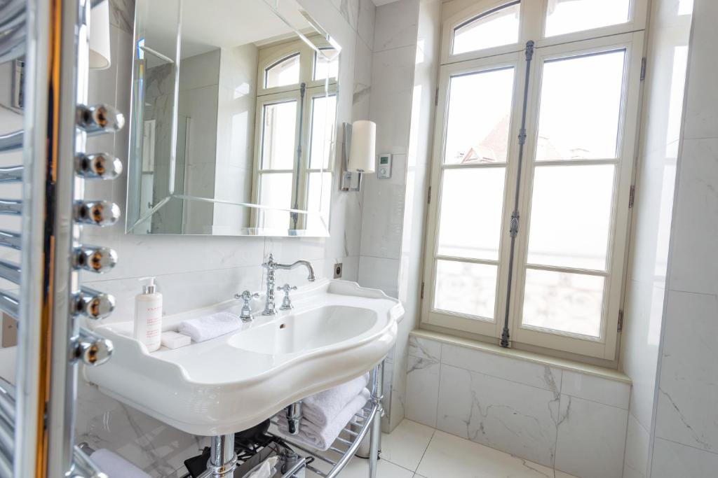 Koupelna v ubytování Hôtel Mille Pas