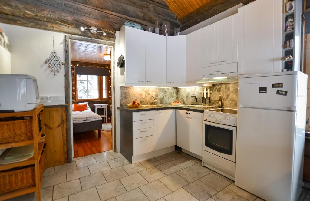 Kuchyň nebo kuchyňský kout v ubytování Ylläshilla Cottage
