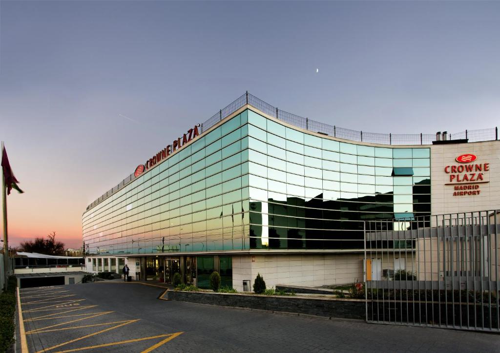 Hotel Crowne Plaza Madrid Airport - Resim 10
