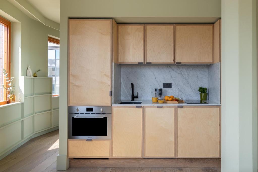 Locke at Broken Wharf - Resim 28