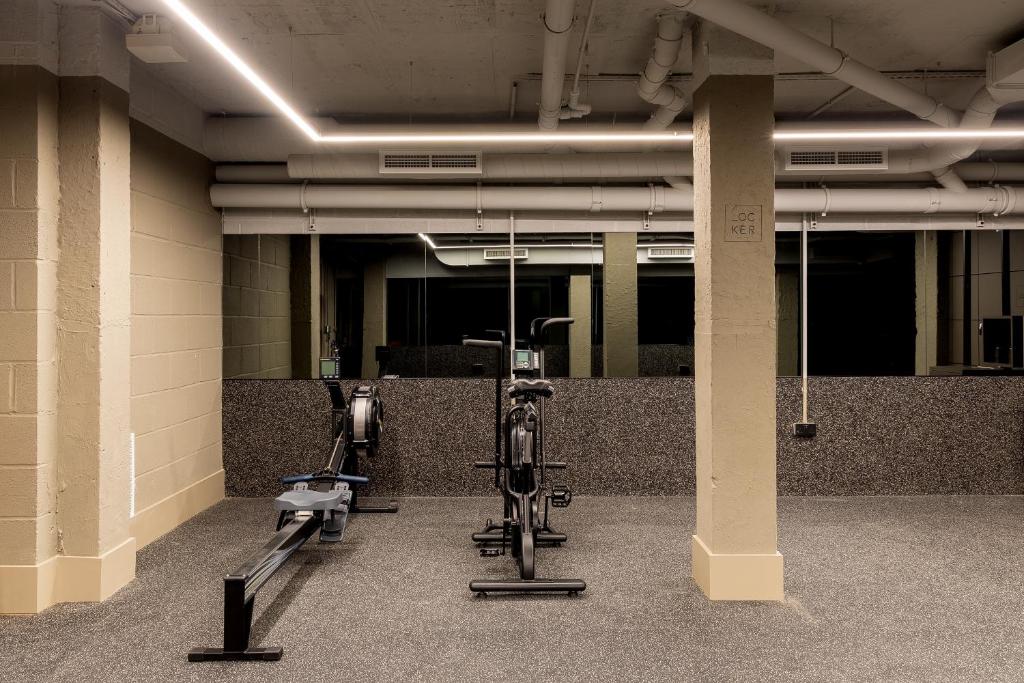 Fitness centrum a/nebo fitness zařízení v ubytování Locke at Broken Wharf