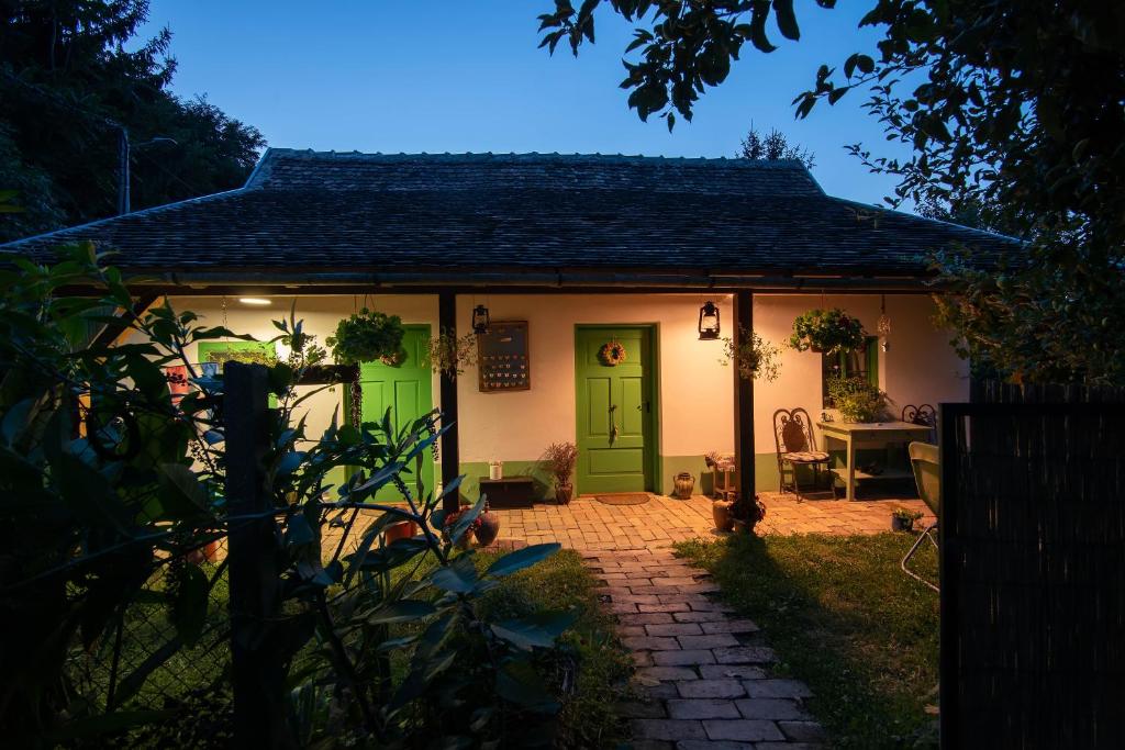 Ribarska kuća - Ilok ,tradicijska kuća-sobe - Housity