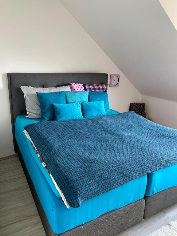 Łóżko lub łóżka w pokoju w obiekcie Deluxe apartmán Liščí kopec