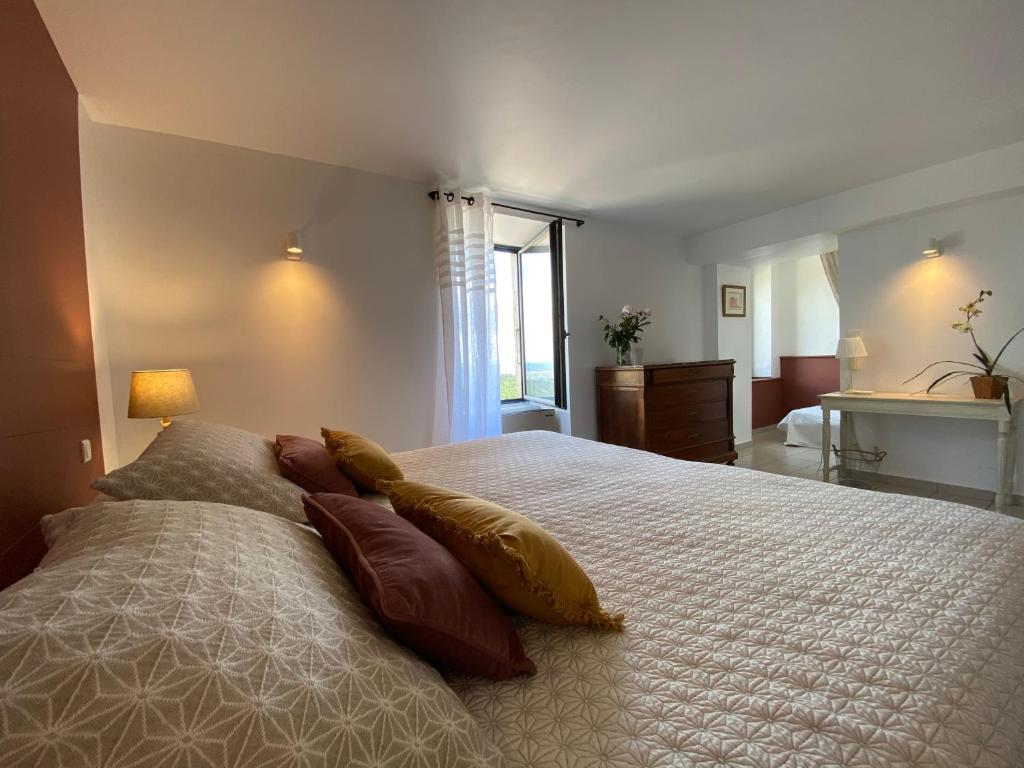 Auberge de la Tour de Brison - Triple Room