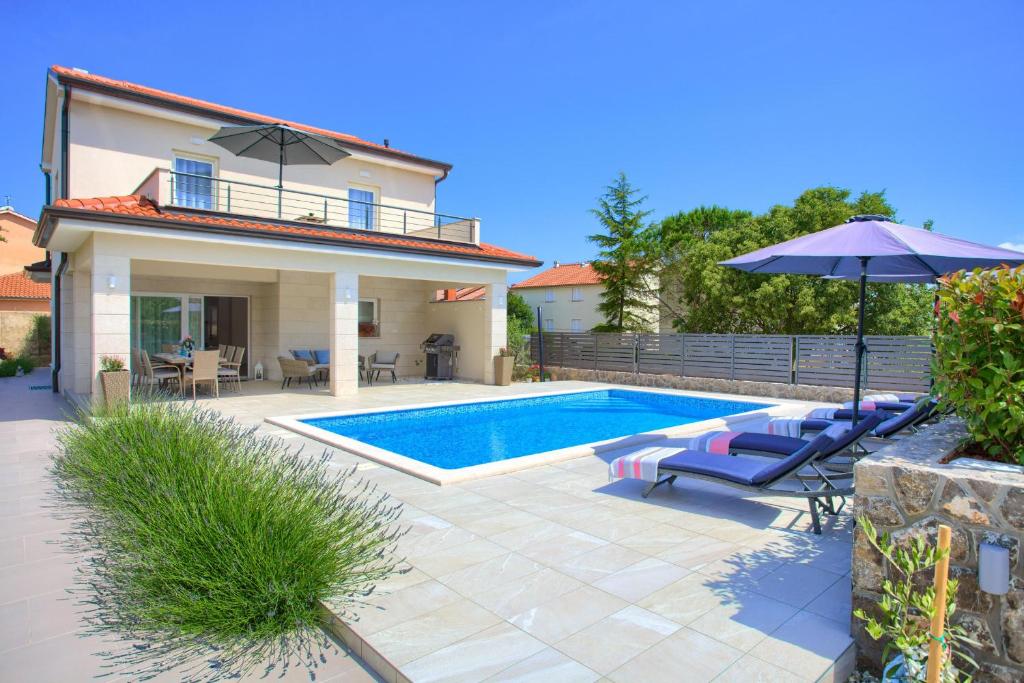 a villa with a swimming pool and a house at Villa Magdalena in Porat