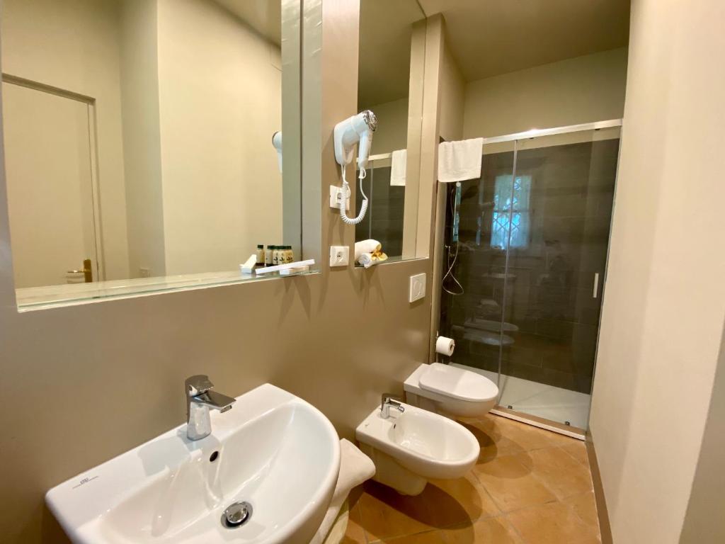 a bathroom with a sink and a toilet and a shower at Vecchio Granaio in Pisa
