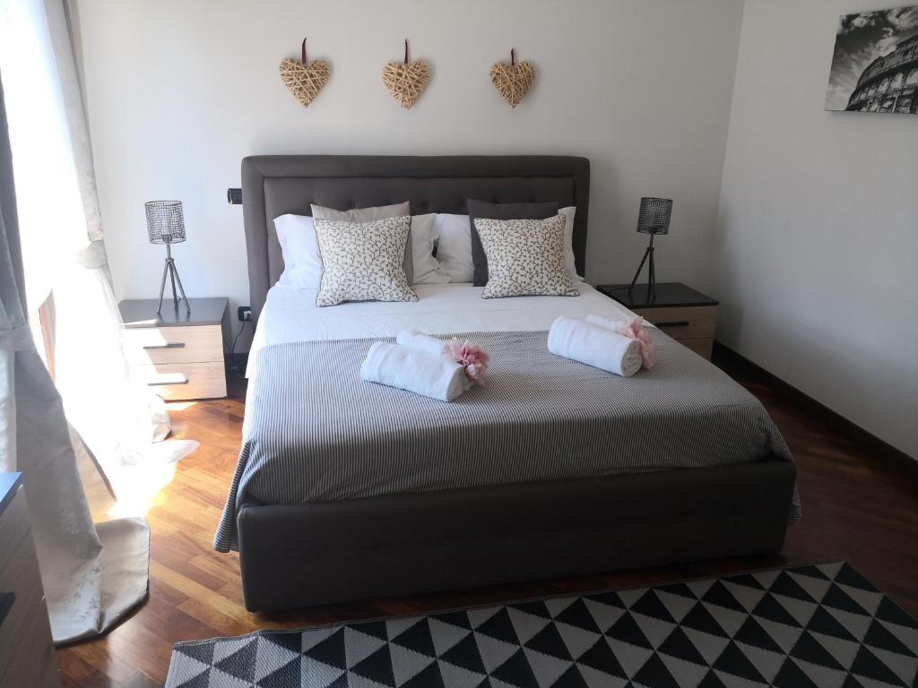 Łóżko lub łóżka w pokoju w obiekcie Perugino Apartments