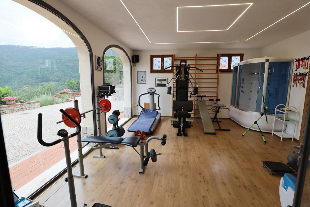 The fitness centre and/or fitness facilities at Totohouse Da Marco piscina riscaldata