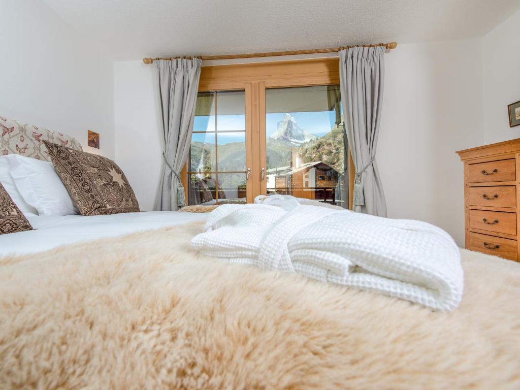 Postel nebo postele na pokoji v ubytování Chez Nous Zermatt