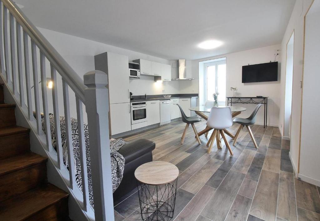 a living room with a couch and a table with chairs at Gîte Le Layris in Campan