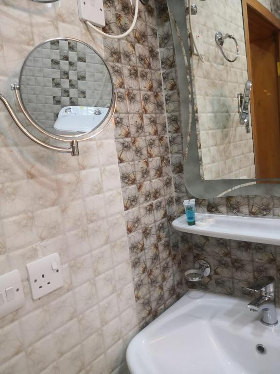 Koupelna v ubytování روح الأصيلة للشقق المخدومة Roh Alaseilah Serviced Apartments