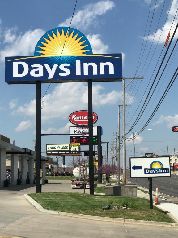 a sign for a days inn on a street at Days Inn by Wyndham Joplin in Joplin
