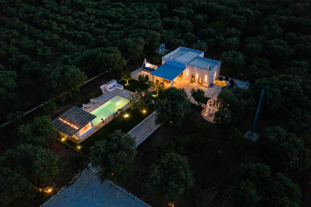 an overhead view of a large house with a pool at Villa Amore Bianco in Ostuni