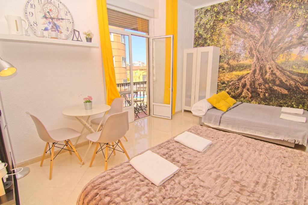 Postel nebo postele na pokoji v ubytování Balcony & Room Malaga centro