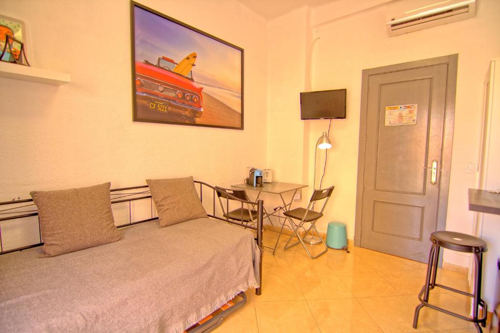 Postel nebo postele na pokoji v ubytování Balcony & Room Malaga centro