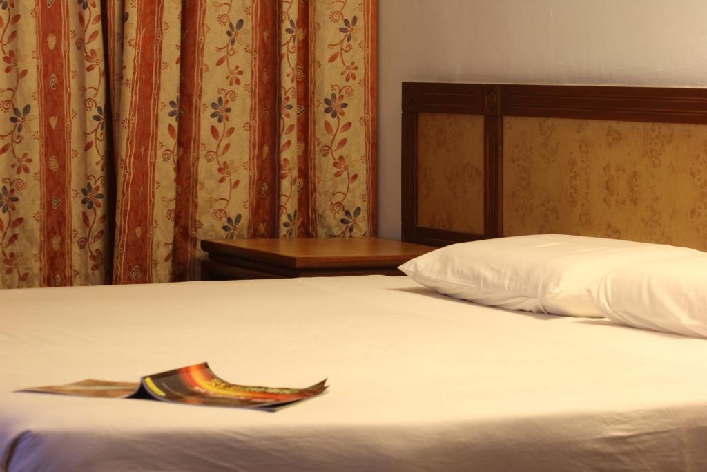 Postel nebo postele na pokoji v ubytování Miri Hotel