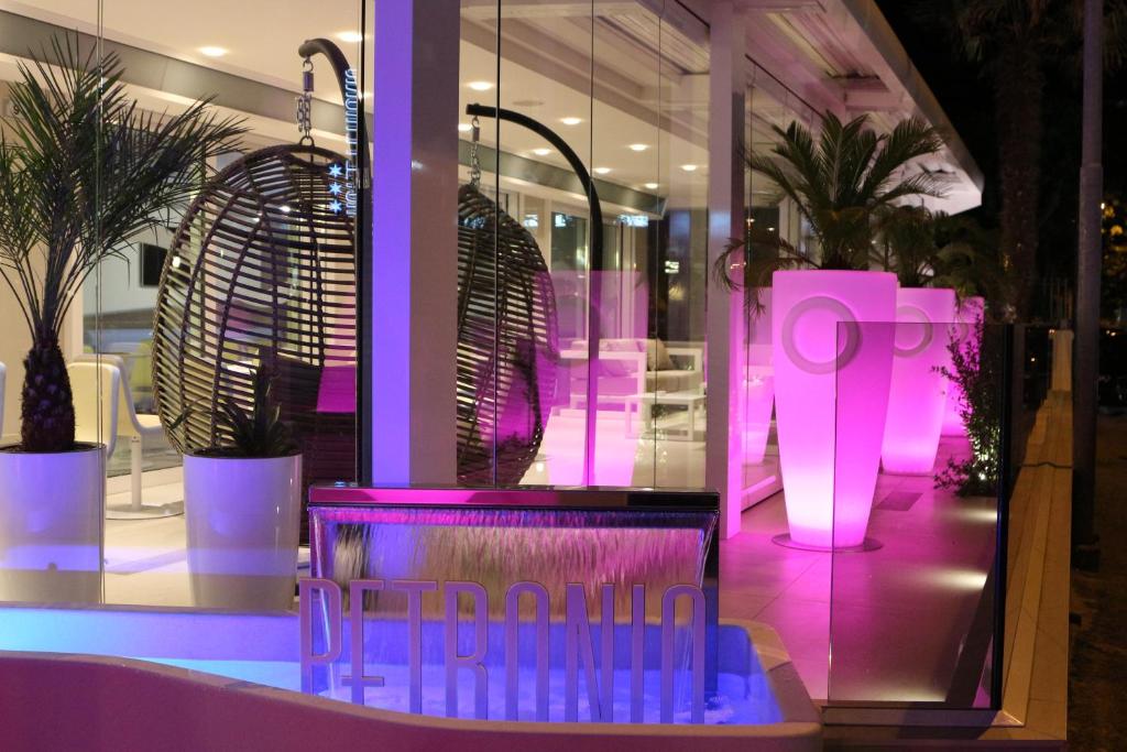 Bazén v ubytování Hotel Petronio nebo v jeho okolí
