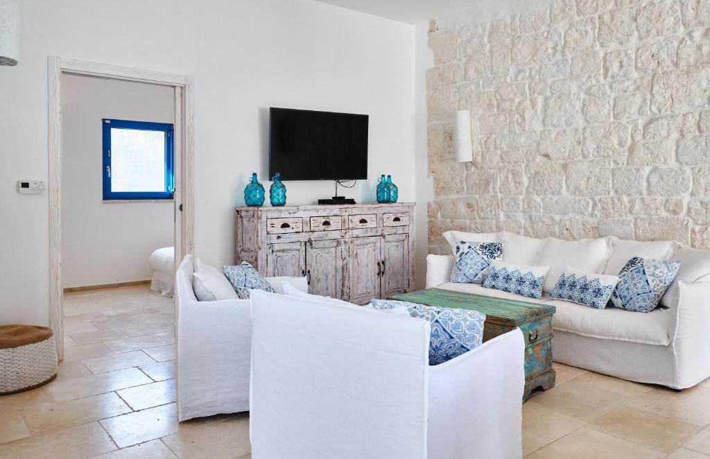 A seating area at Villa Amore Bianco