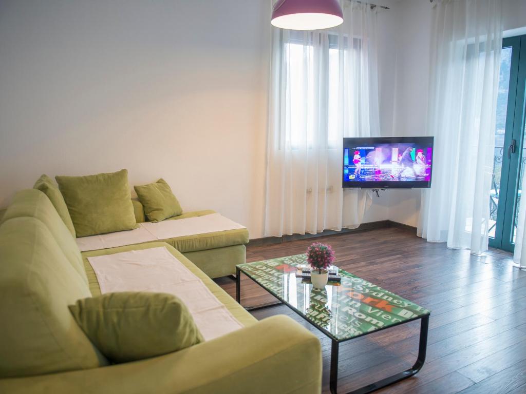 TV a/nebo společenská místnost v ubytování Apartments Windrose