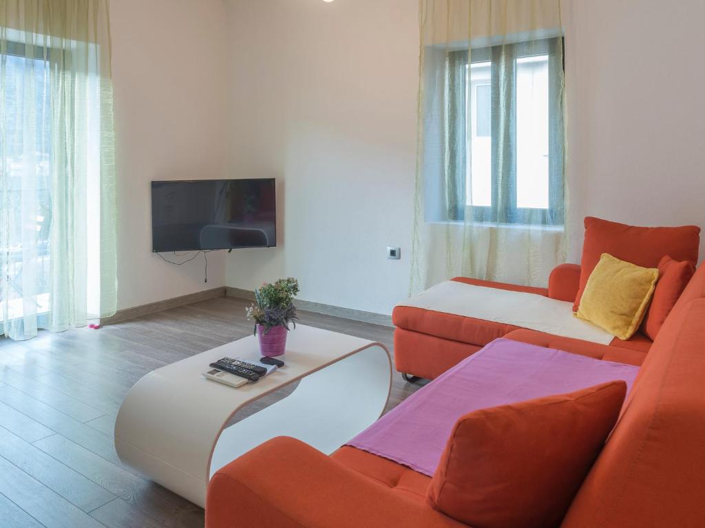 TV a/nebo společenská místnost v ubytování Apartments Windrose