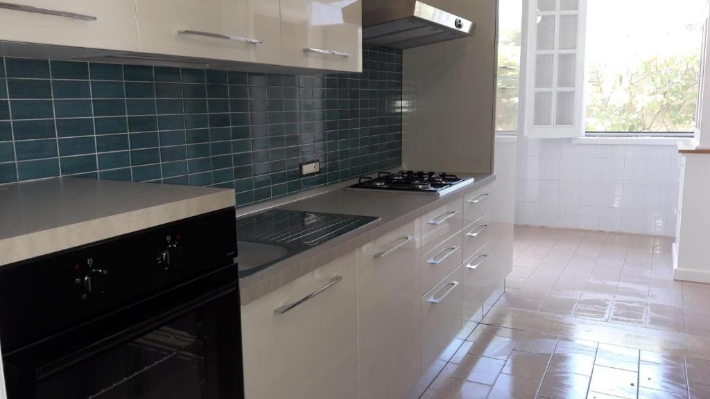 A kitchen or kitchenette at La casa dei venti