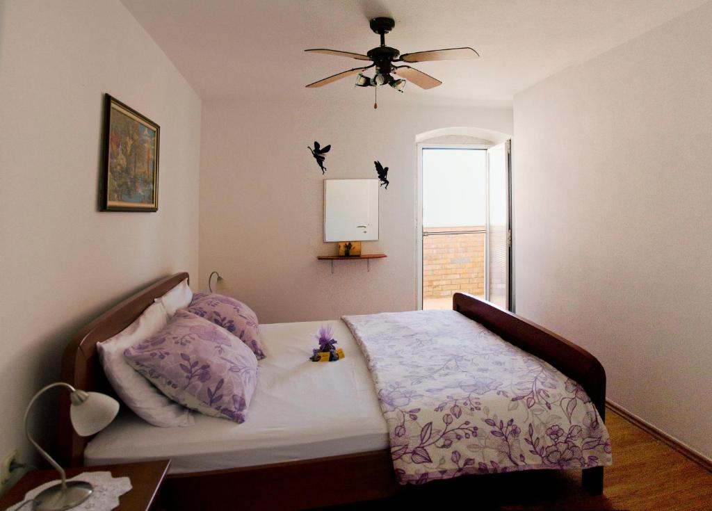 Postel nebo postele na pokoji v ubytování Apartments Percic
