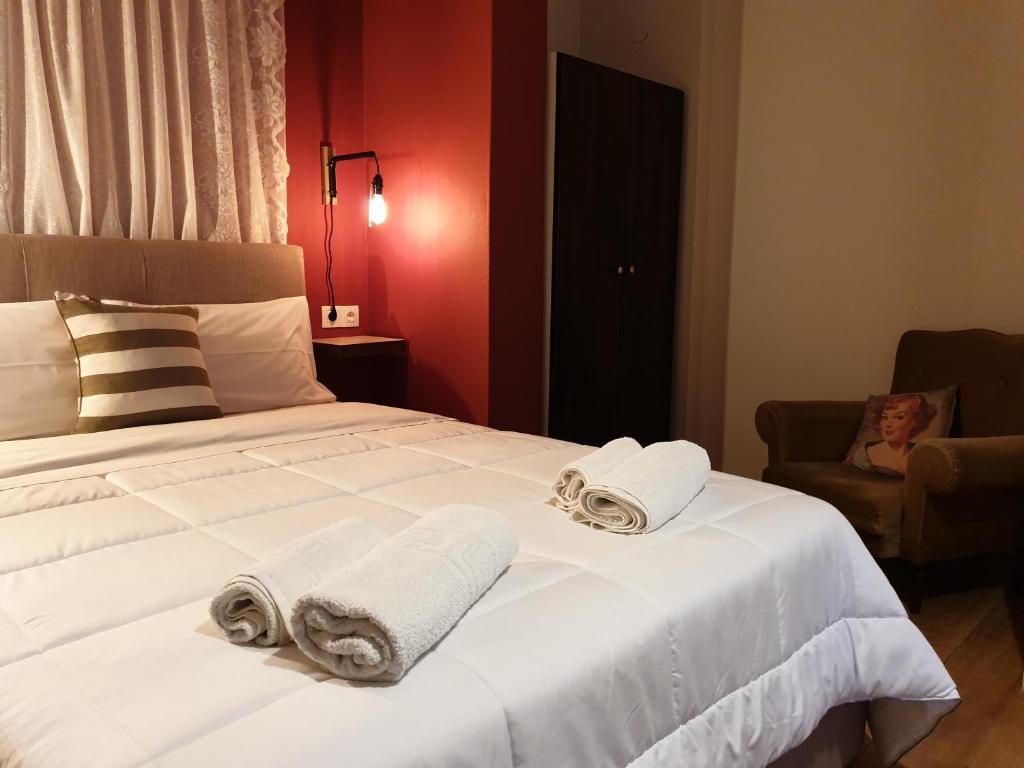 Postel nebo postele na pokoji v ubytování Aigaion Guesthouse