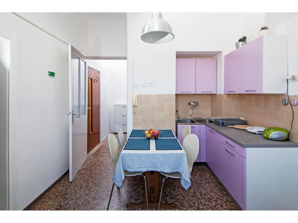 A cozinha ou kitchenette de Apartment in centre with huge terace