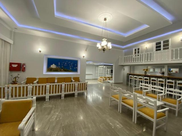 Ifestos Hotel tesisinde bir oturma alanı