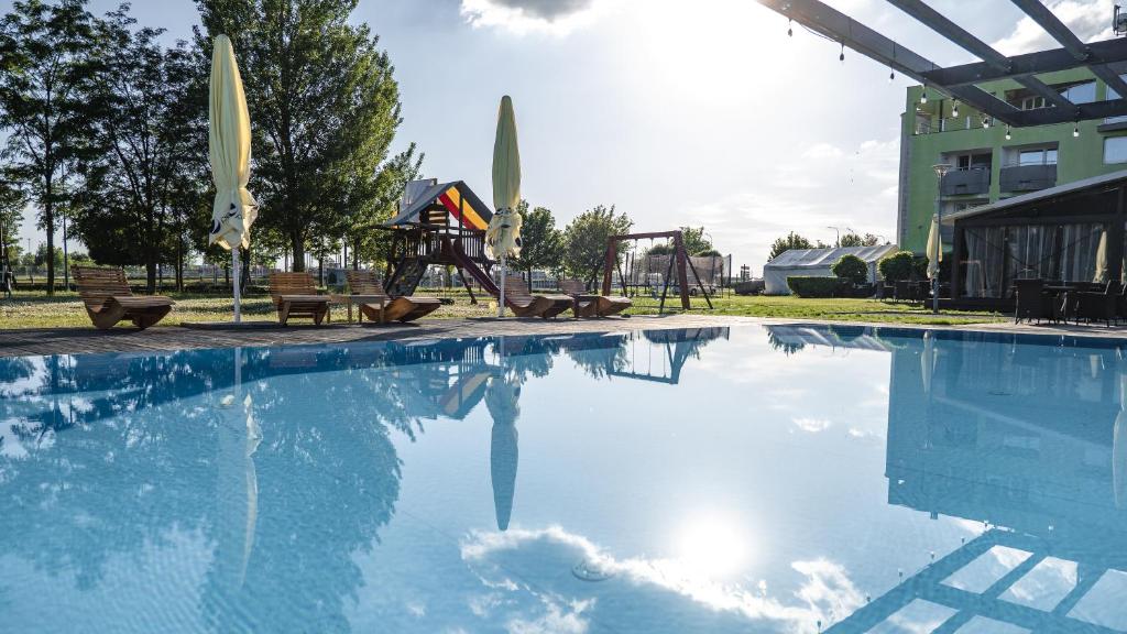 Bazén v ubytování Hotel and Park Divoká Voda nebo v jeho okolí