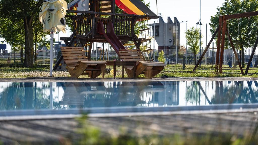 Bazén v ubytování Hotel and Park Divoká Voda nebo v jeho okolí