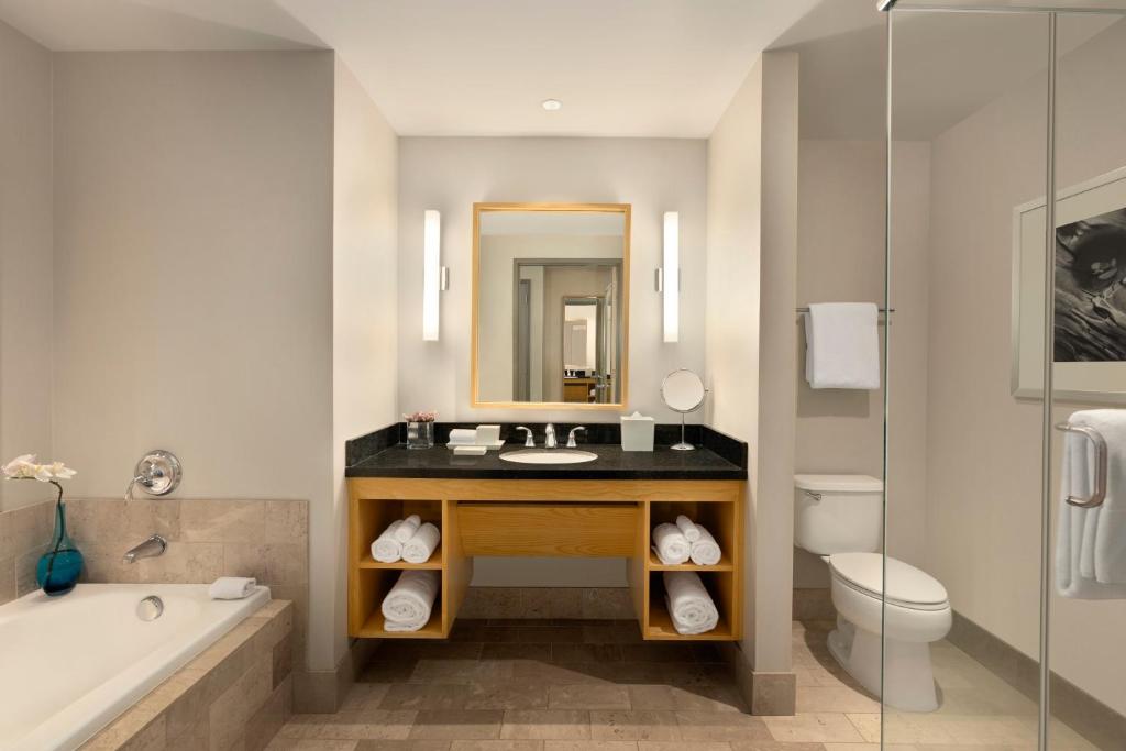 InterContinental The Clement Monterey by IHG - Patio Room With King Bed