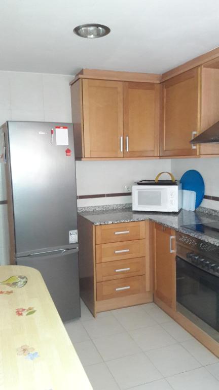 Chalet urbanizacion piscina .padel .zona infantil a 18 km. Playa ...