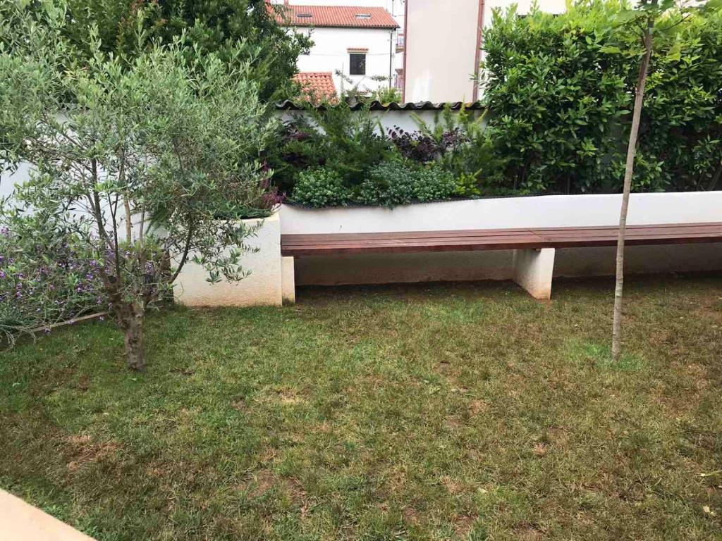 Ogród w obiekcie Apartmani Nena i Ilka