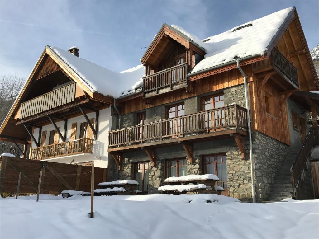 VAUJANYLOCATIONS - Chalets Clovis I & II during the winter