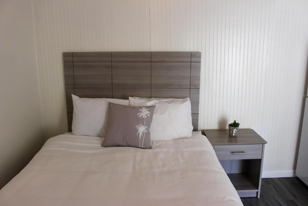 Postel nebo postele na pokoji v ubytování Hermosa Hotel
