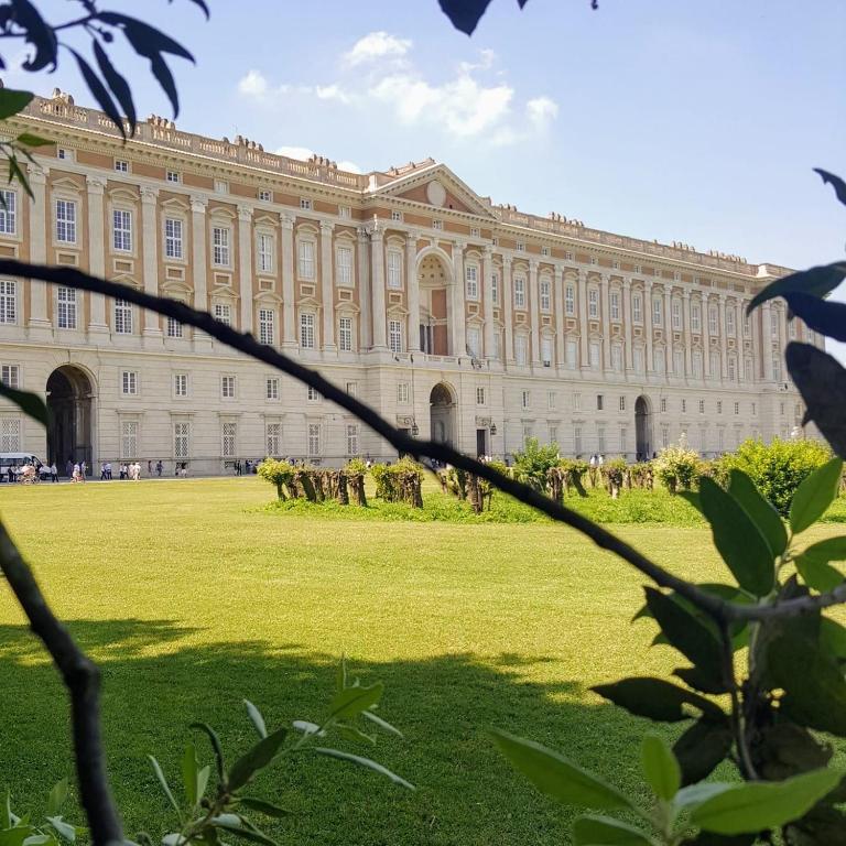 A garden outside B&B Alle porte di Caserta