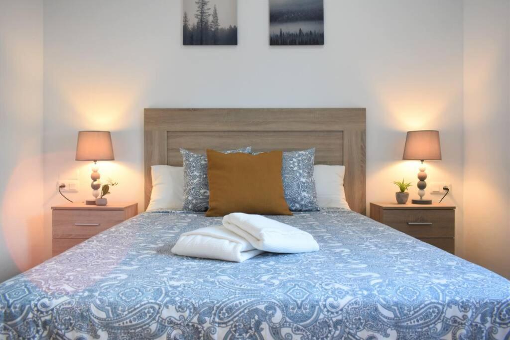 Postel nebo postele na pokoji v ubytování "Ñ" Casa Rural El Romeral - ALEGRÍA Housing