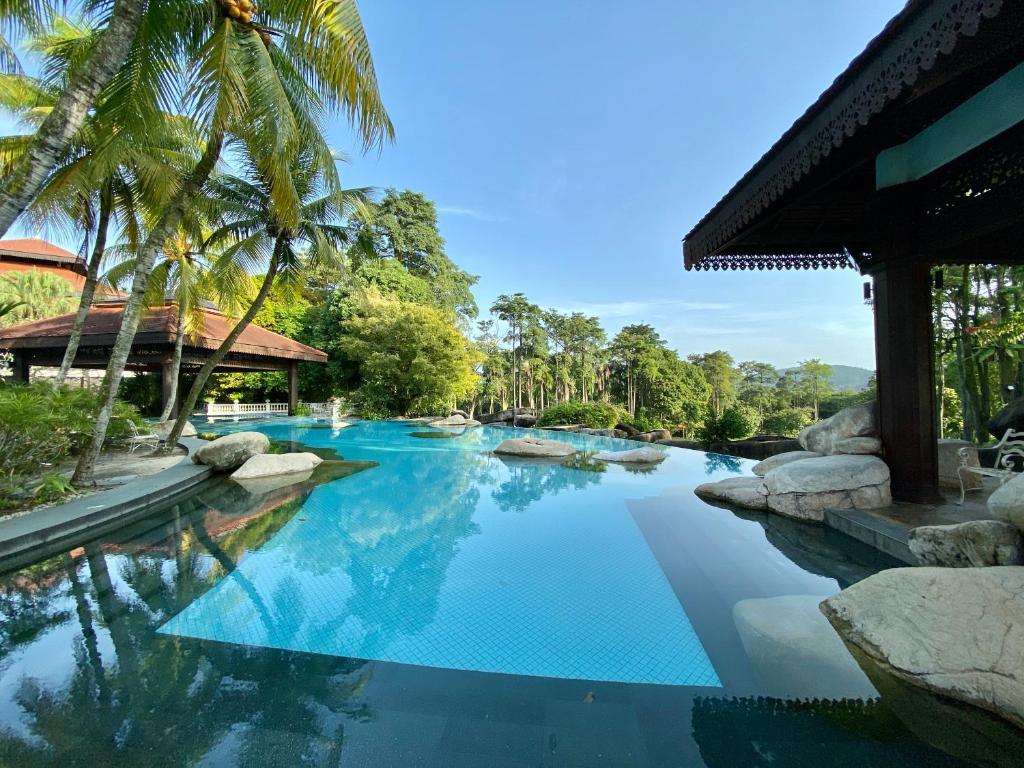 Bazén v ubytování Pulai Springs Resort Official nebo v jeho okolí