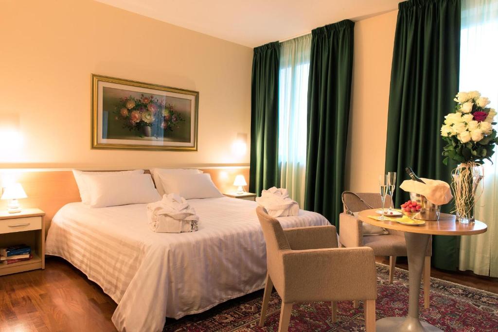 Hotel Torresi - 花园景高级双人或双床间
