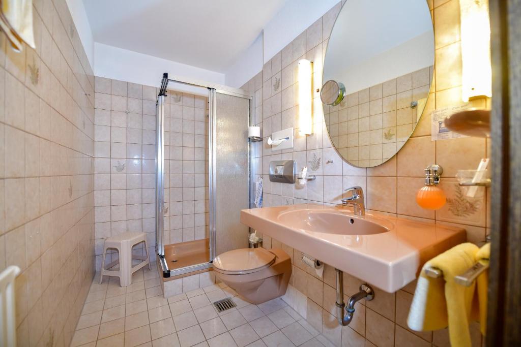 Koupelna v ubytování Hotel Zur Post