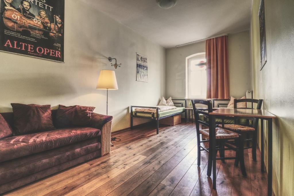 Posezení v ubytování OPERA Hostel