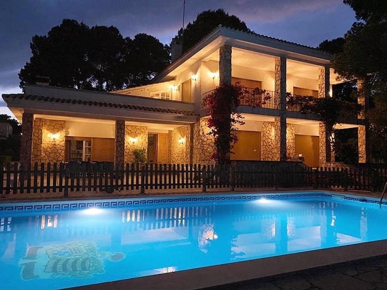 Bazén v ubytovaní Villa Bella Cala alebo v jeho blízkosti