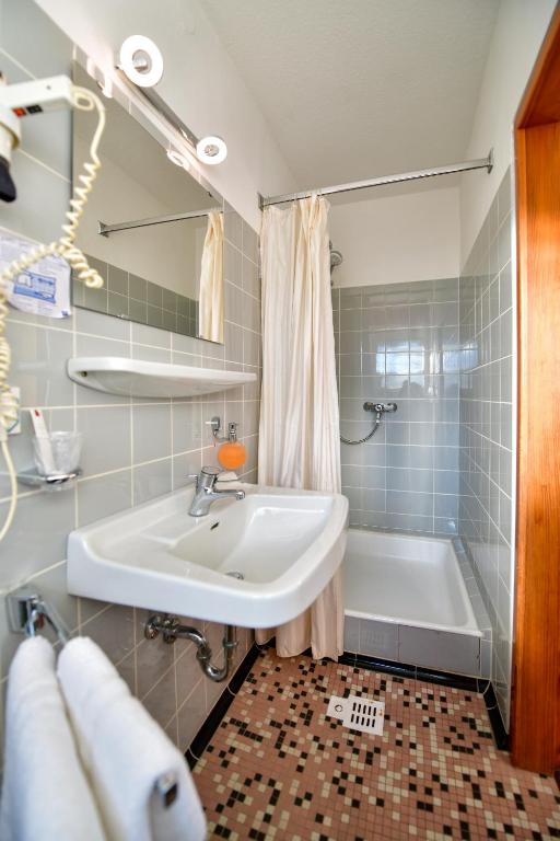 Koupelna v ubytování Hotel Zur Post