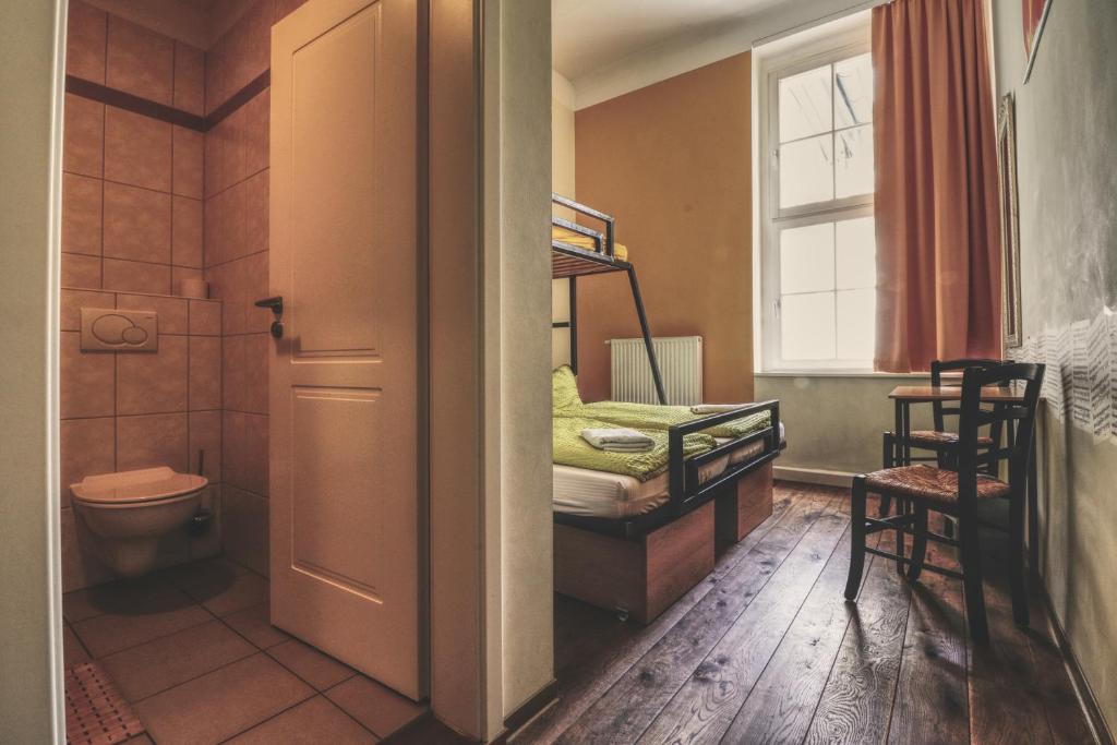 Koupelna v ubytování OPERA Hostel
