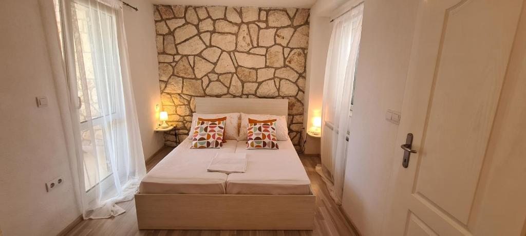 Postel nebo postele na pokoji v ubytování Apartments Antonia