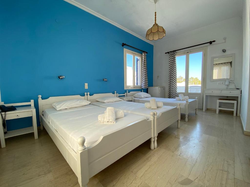 Postel nebo postele na pokoji v ubytování Helliniko Hotel