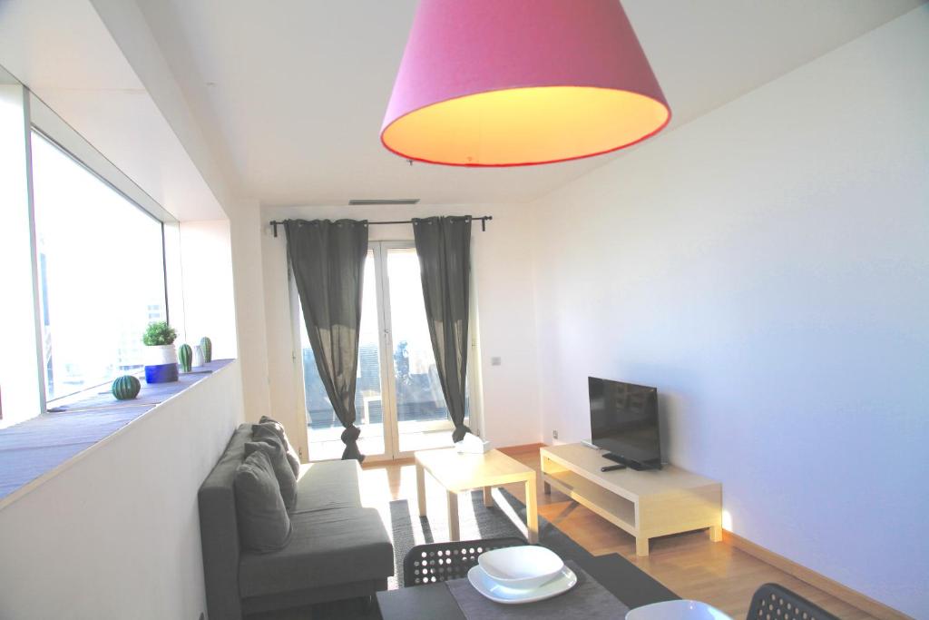 Hotel Sotell Apartment Gran Via Europa BCN, a living room with a couch and a tv at Sotell Apartment Gran Via Europa BCN in Las Corts