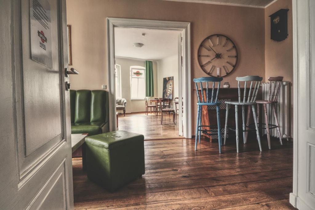 Posezení v ubytování OPERA Hostel